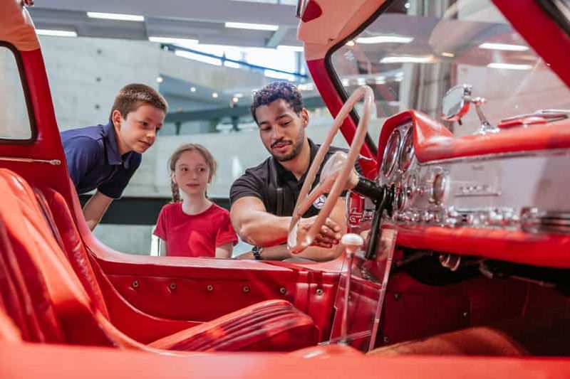 Stuttgart : visite guidée du musée Mercedes-Benz
