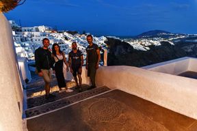 Santorin : Randonnée nocturne, dégustation de vin et dîner grec