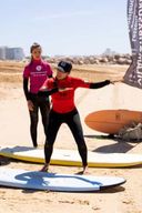 Vilamoura : leçon de surf à Praia da Falésia avec équipement