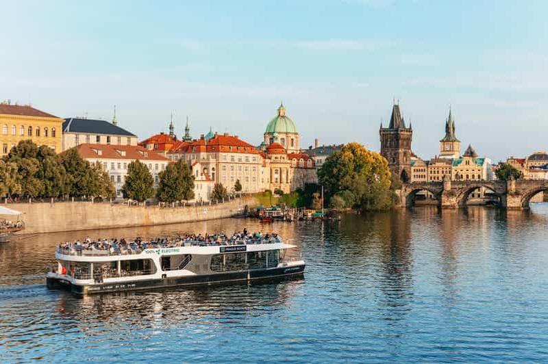 Prague : Croisière nocturne sur la Vltava avec buffet