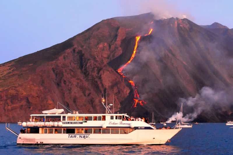 Au départ de Milazzo : excursion nocturne en bateau à Panarea et Stromboli