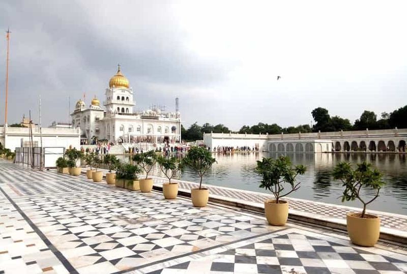 Delhi : promenade spirituelle (Bangla Sahib et temple Laxminarayan)