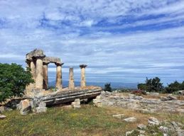 Corinthe : site archéologique et musée avec un archéologue