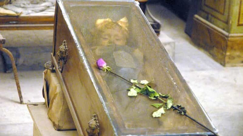 Au-delà du voile : catacombes et cimetières de Palerme