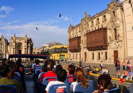Lima : visite touristique panoramique en bus, visite à pied et visite des catacombes