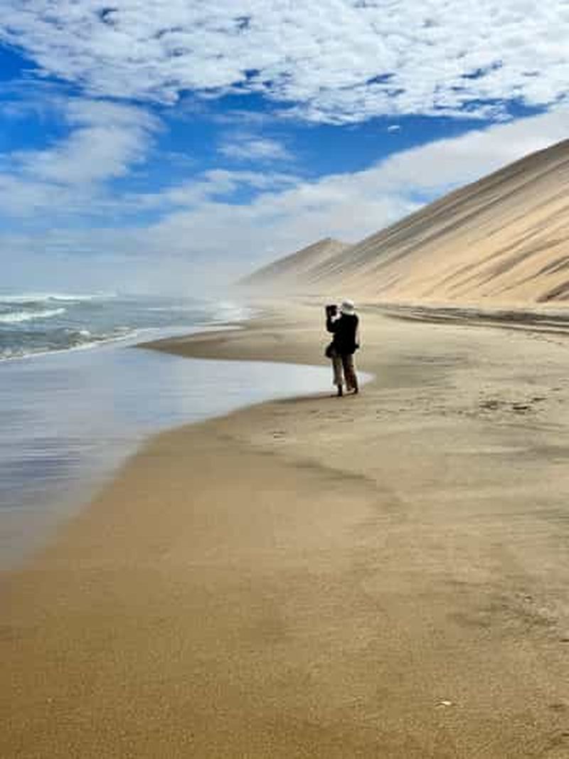 Sandwich Harbour Experience - Là où les dunes embrassent l'océan