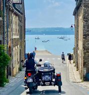 Saint Suliac depuis Saint Malo en sidecar vintage avec chauffeur