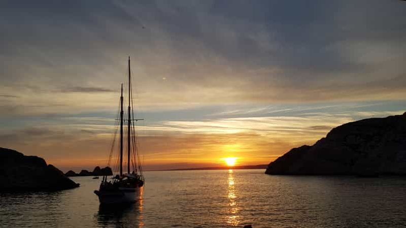 Marseille : croisière au coucher du soleil avec dîner et vin