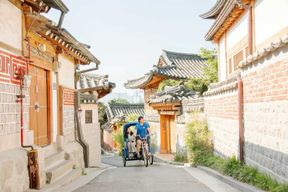 Séoul : visite privée en vélo-taxi au village de Bukchon Anguk Hanok