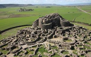 Cagliari : Nuraghe Barumini et Giara Park avec dégustation de vin