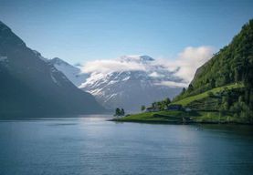 Croisière aller-retour dans le fjord Hjørundfjord au départ d'Ålesund