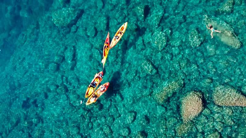 Barcelone : Costa Brava Kayak, plongée avec tuba, saut de falaise et déjeuner
