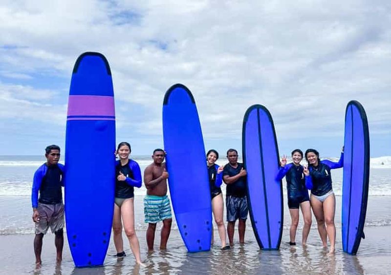 Seminyak : cours de surf de 2 heures à Seminyak pour tous les niveaux