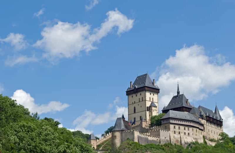 Prague : Visite guidée du château de Karlštejn avec billet d'entrée