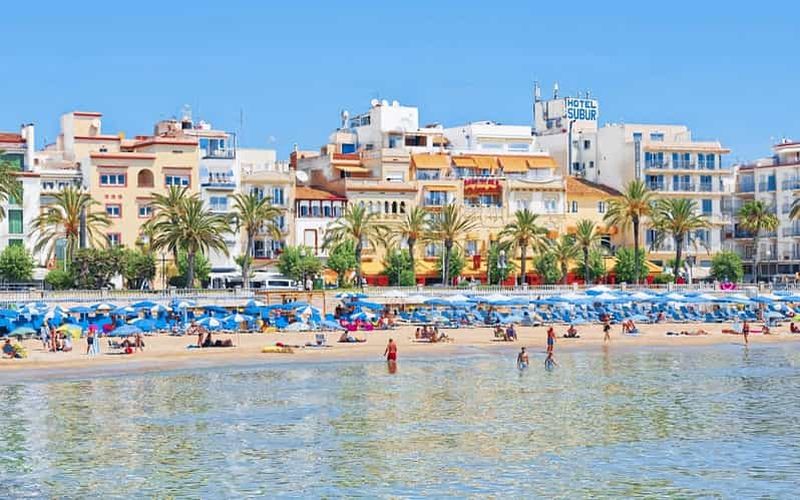 Excursion à Sitges ( Bcn) : Diversité culturelle, tapas et plage