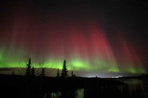 Madeline Lake : Aurora Lodge et Aurora Chasing Tour
