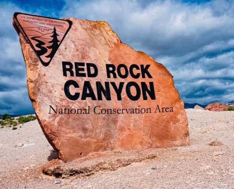 Red Rock Canyon Sign& Seven Magic Mountains Tour