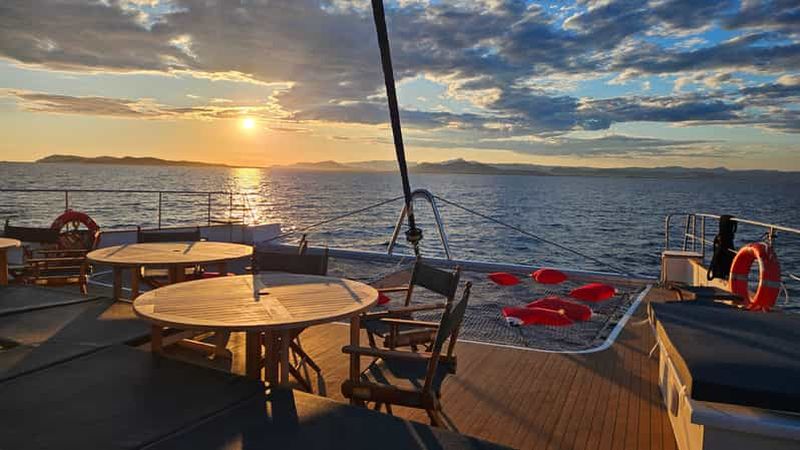 Hyères : Dîner-croisière en catamaran au Fort de Brégançon