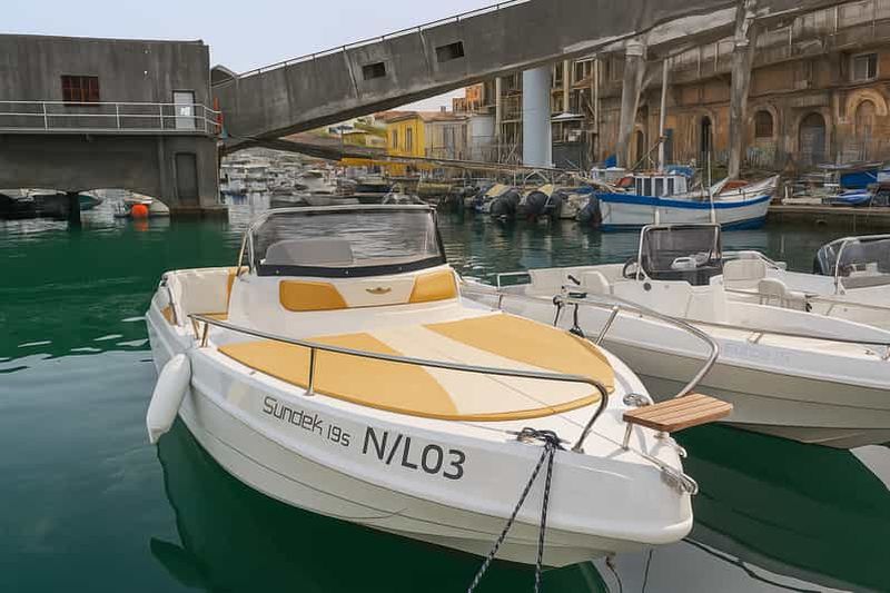 Sorrente : location de bateau sans permis, naviguez vers Capri