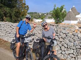 Cisternino : visite guidée en vélo électrique d'une cave et d'un moulin à huile