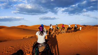 Au départ de Fès : Circuit de 2 jours dans le désert du Sahara avec séjour au camp de Merzouga