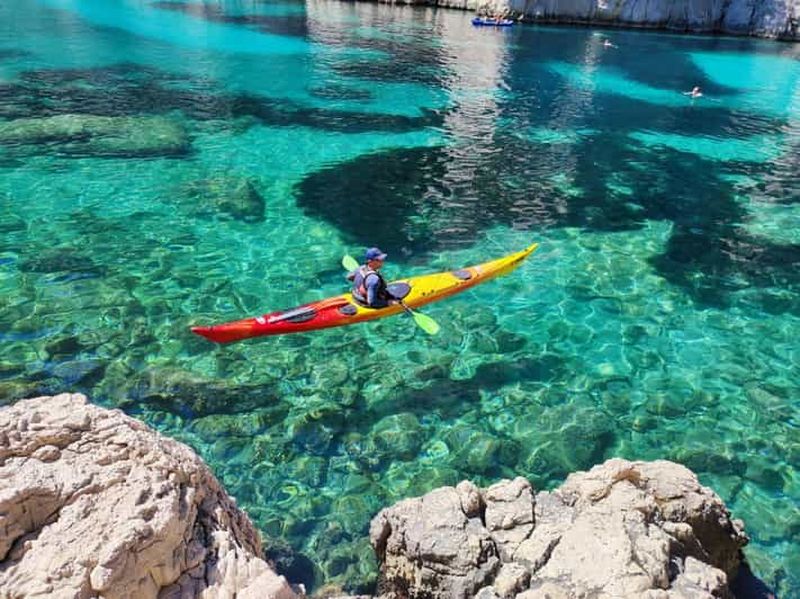Cassis : demie-journée en kayak de mer dans le parc national des calanques