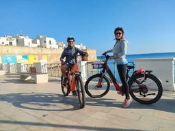 Monopoli : vue sur la mer et balade à vélo électrique dans les oliveraies