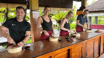 Ubud : Cours de cuisine avec transferts et visite facultative du marché