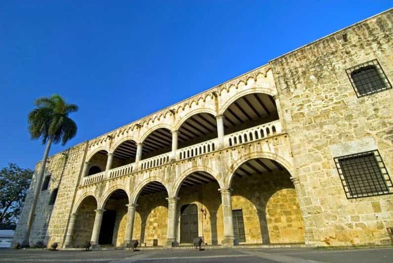 Zone Coloniale : Visite Historique avec visite du Phare de Colomb et du Parc Tres Ojos