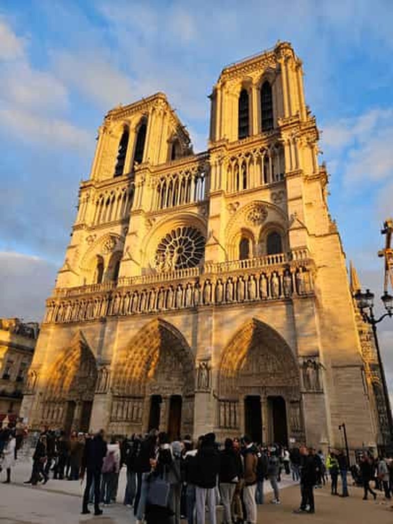 Paris : visite de l'île de la Cité au coucher du soleil