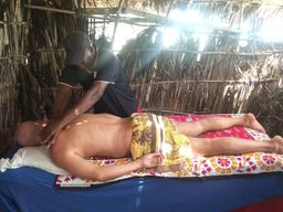 Diani Beach : Massage Traditionnel Authentique avec Vue sur la Mer