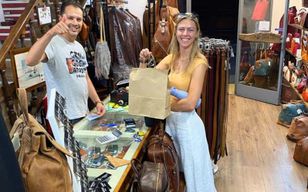 Florence : artisans de l'Oltrarno, vitrines à vin et gelato