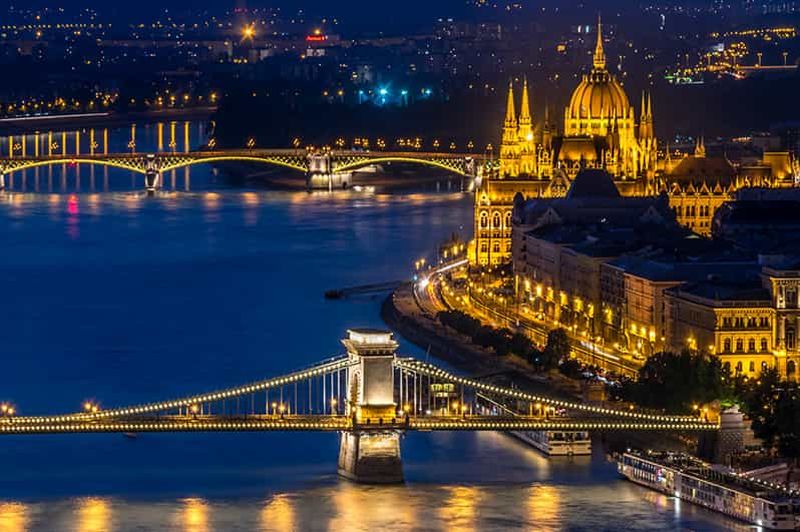 Budapest : Visite nocturne de la colline du château et du bastion des pêcheurs
