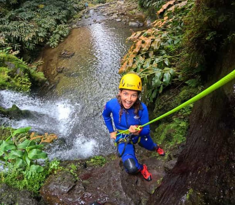 Canyoning à Ribeira dos Caldeirões – Aventure à la cascade cachée