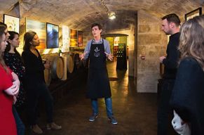 Paris : Visite guidée des Caves du Louvre avec dégustation de vins