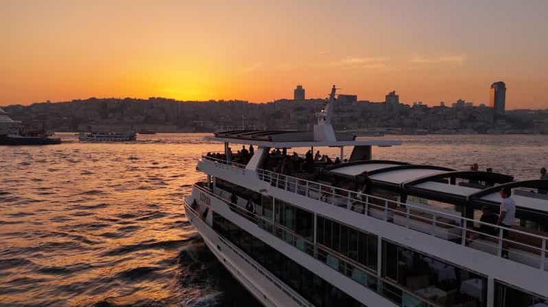 Istanbul : croisière touristique en journée ou au coucher du soleil avec audioguide
