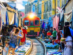 Bangkok : Excursion d'une journée au chemin de fer de Maeklong et au marché flottant d'Amphawa