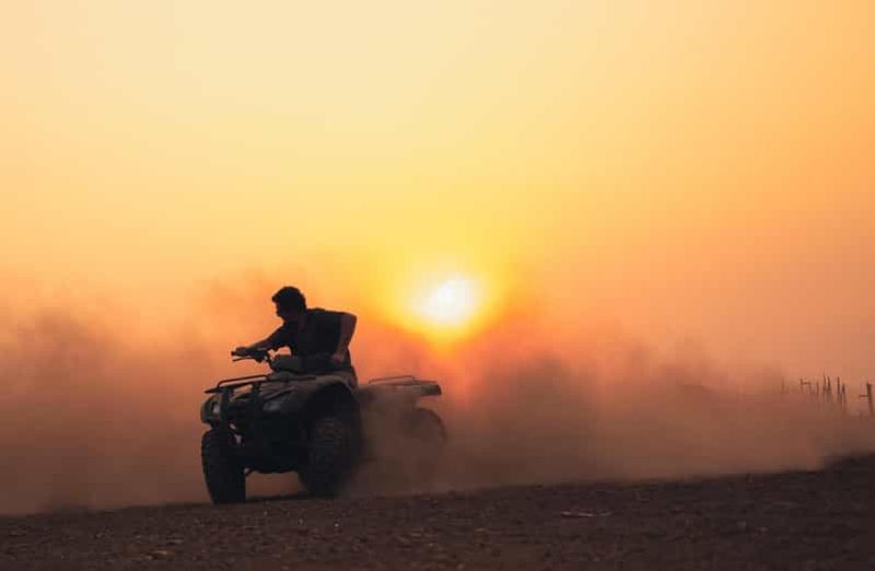 De Djerba au Désert : Journée en Quad et Dromadaire avec Coucher de Soleil