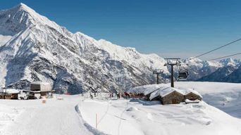 Monte Rosa : déjeuner typique dans un refuge avec vue sur les montagnes