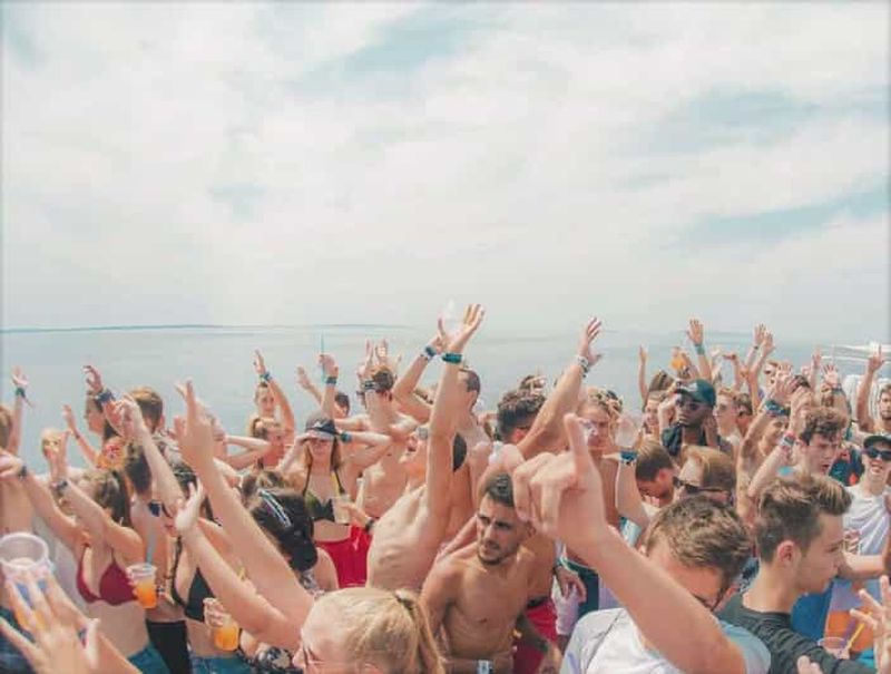 Mykonos : Croisière Rhenia et Petite Venise avec snacks et boissons