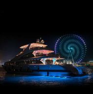 Dubaï : Fête sur un superyacht avec DJ en direct et bar ouvert