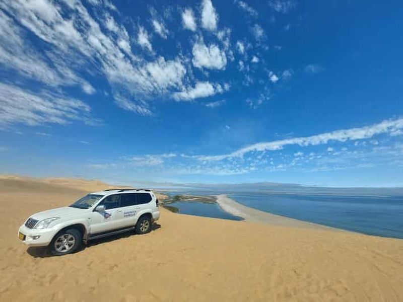 Walvis Bay: Sandboarding & Sandwich Harbour Combo Tour