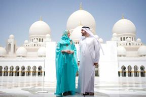 Dubaï : Excursion d'une journée à Abu Dhabi Grande mosquée, palais royal et déjeuner