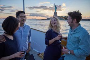 NYC : Croisière d'une journée sur un petit yacht avec vue sur la Statue de la Liberté