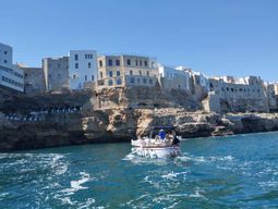 Monopoli : tour en bateau de 2,5 heures vers les grottes de Polignano a Mare