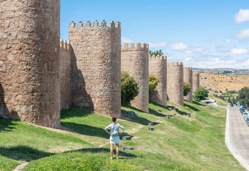 Depuis Madrid : excursion guidée d'une journée à Ávila et Salamanque