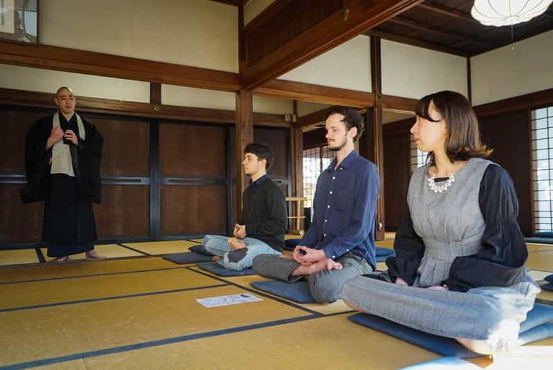 Kyoto : Méditation zen et visite des jardins d'un temple avec déjeuner
