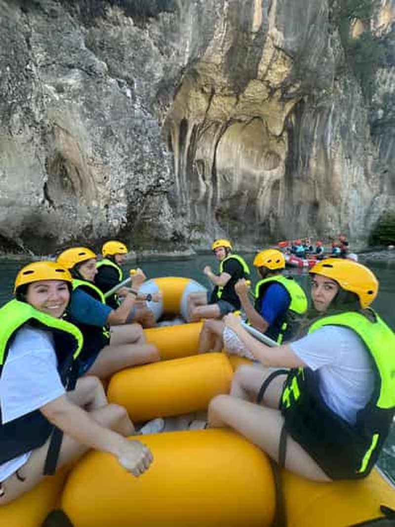 Tirana/Durrës/Golem : rafting sur la Vjosa, visite des thermes de Benja