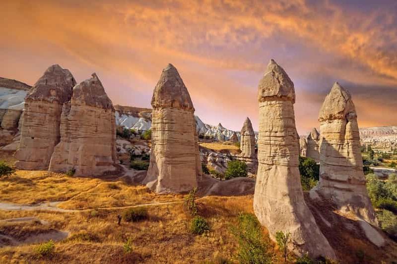 Cappadoce : visite guidée des terres rouges avec déjeuner et billet