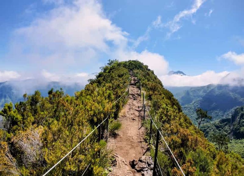 Madère : randonnée guidée de Bica da Cana à Encumeada avec prise en charge
